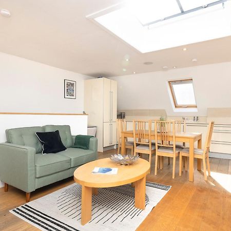 Ferienwohnung Joivy Superb Flats In The Heart Of EDI Exterior foto