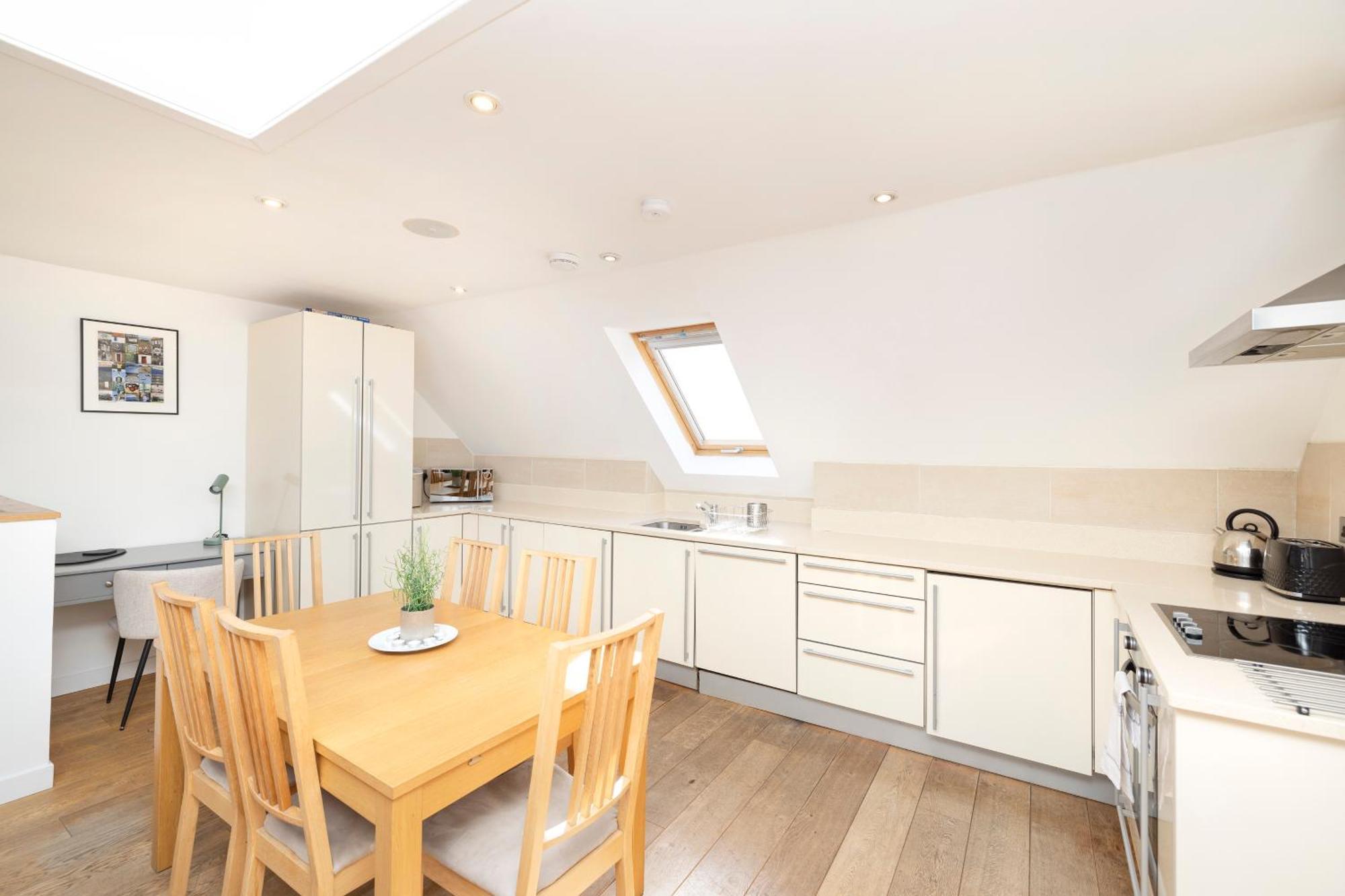 Ferienwohnung Joivy Superb Flats In The Heart Of EDI Exterior foto