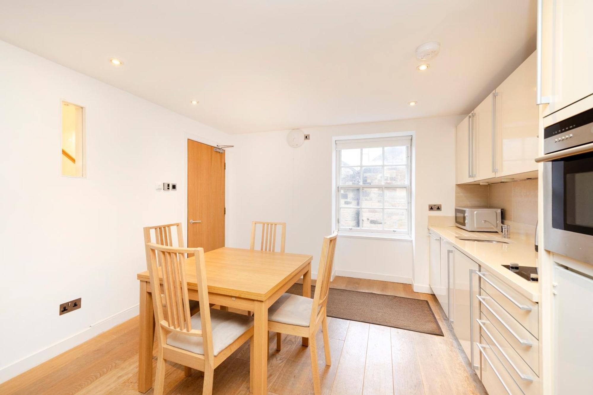 Ferienwohnung Joivy Superb Flats In The Heart Of EDI Exterior foto