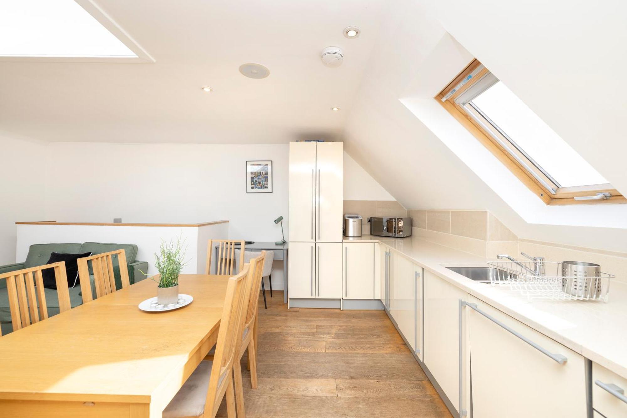 Ferienwohnung Joivy Superb Flats In The Heart Of EDI Exterior foto